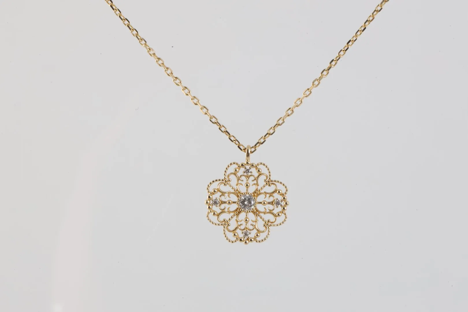 18'' 14k Yellow Gold 0.19tcw Diamond Flower Necklace (3.48g.)