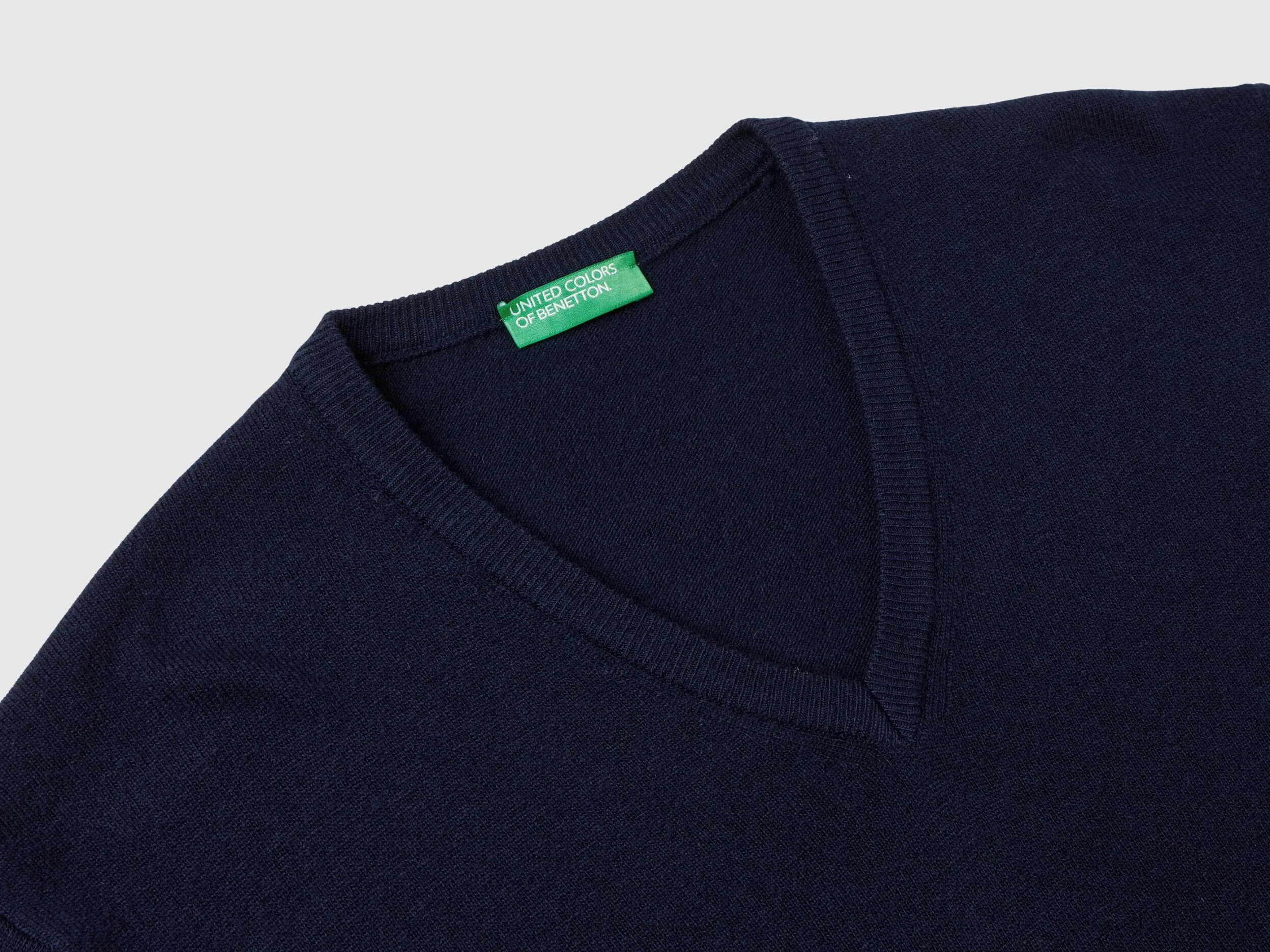 Dark blue V-neck sweater in pure Merino wool - Dark Blue | Benetton