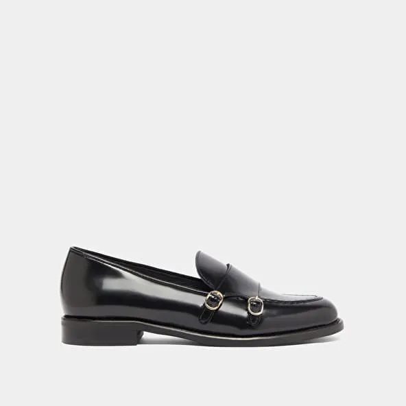 Loafers with adjustable buckles in black glazed leather