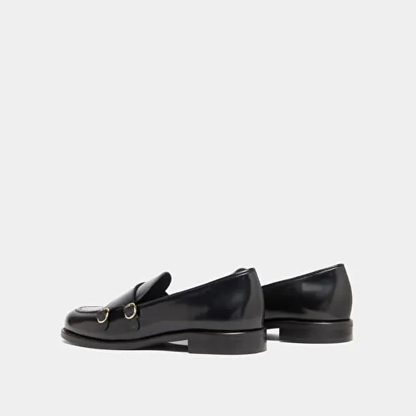 Loafers with adjustable buckles in black glazed leather