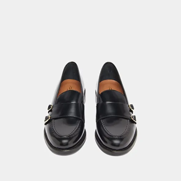 Loafers with adjustable buckles in black glazed leather