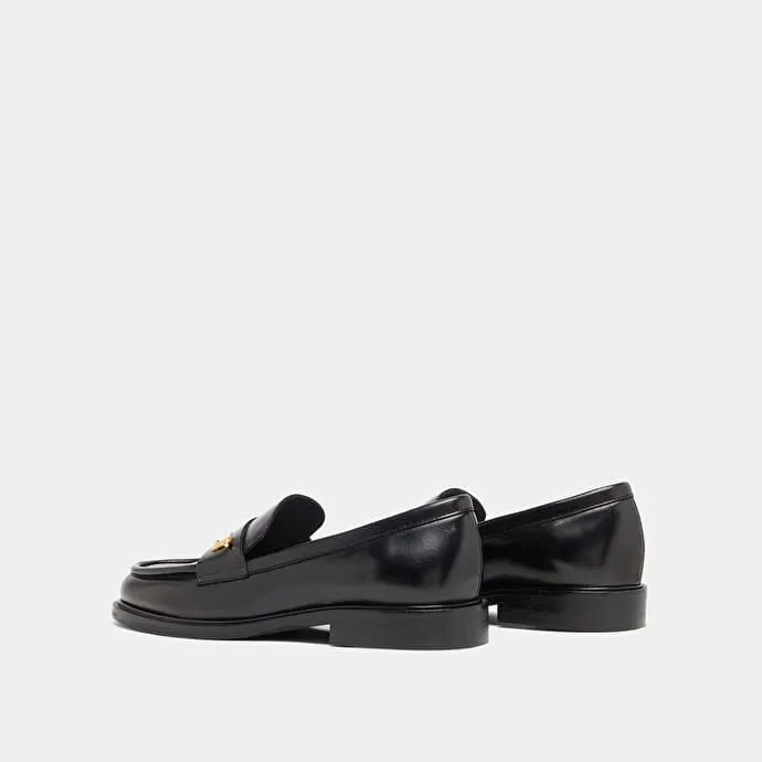 Round-toed loafers in black glazed leather