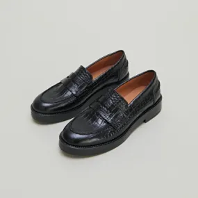 Round-toed loafers in black reptile leather