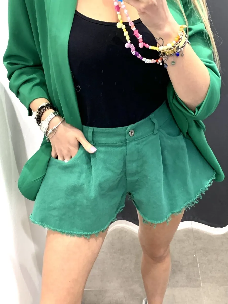 Shorts verde smeraldo a farfalla