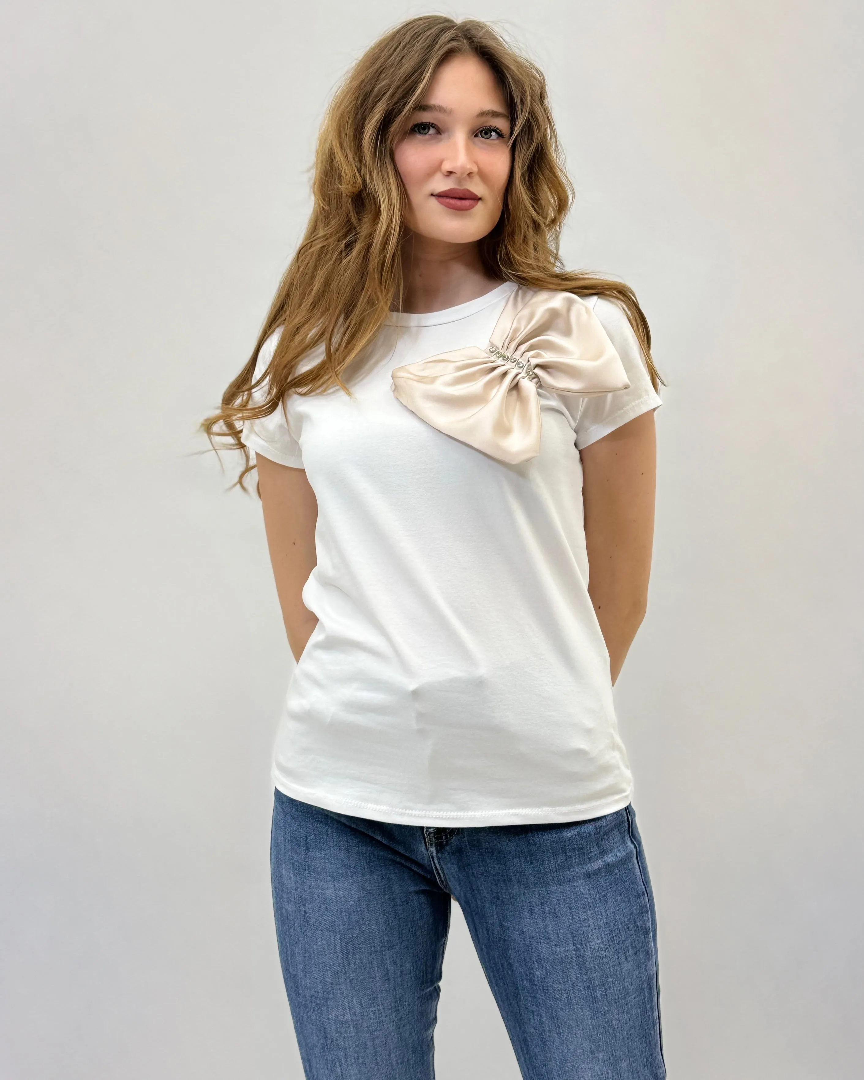 T-shirt in cotone con fiocco