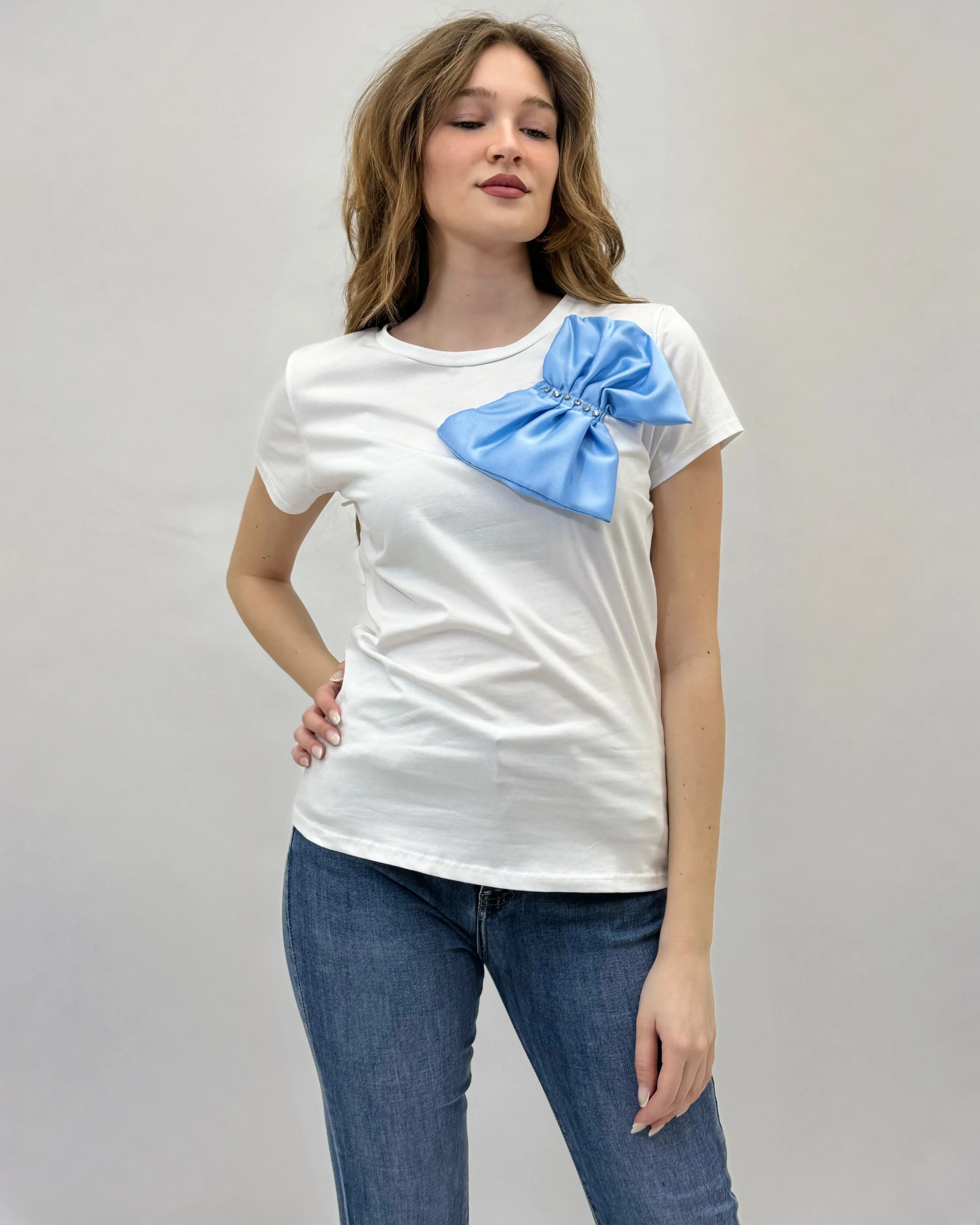 T-shirt in cotone con fiocco