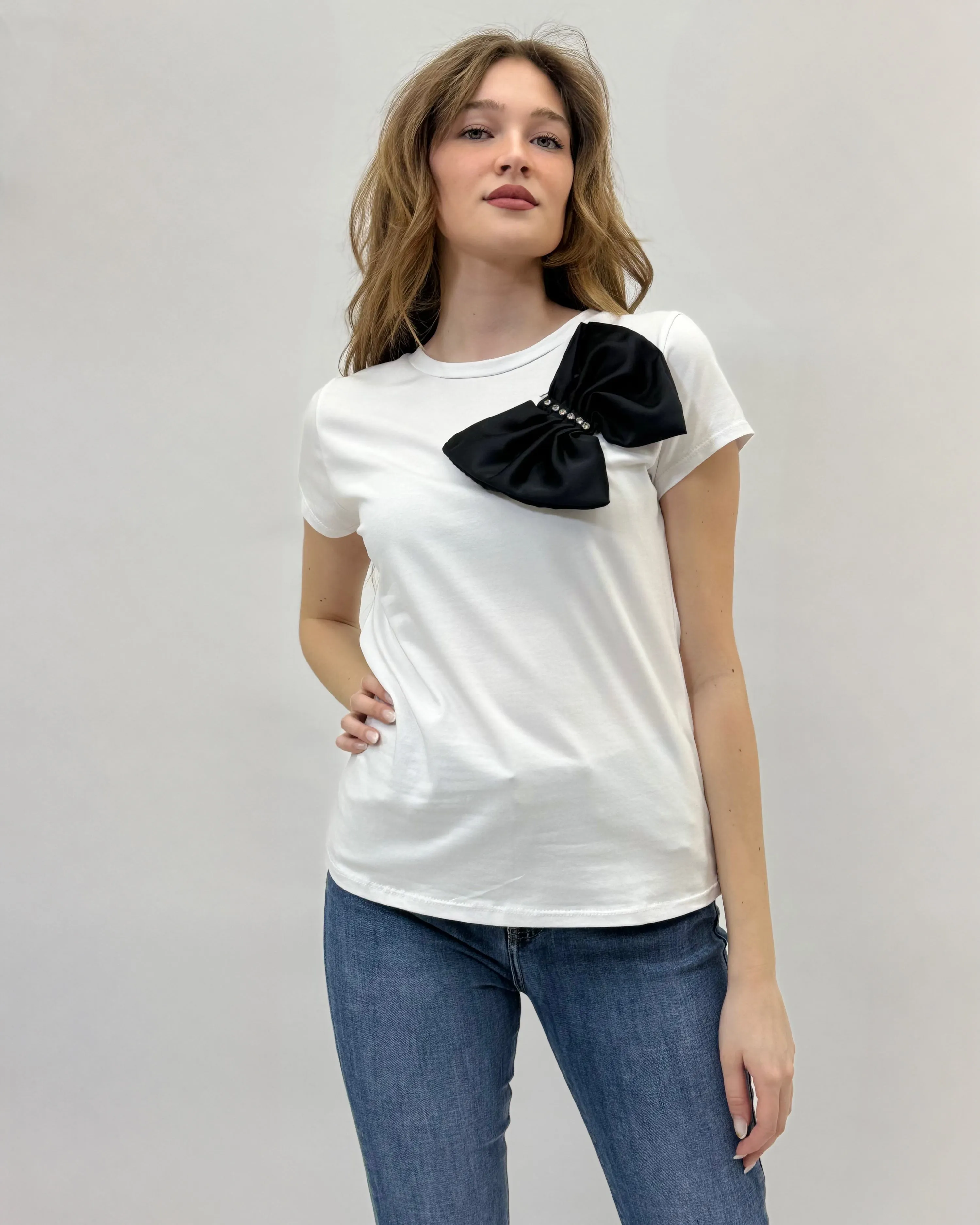 T-shirt in cotone con fiocco