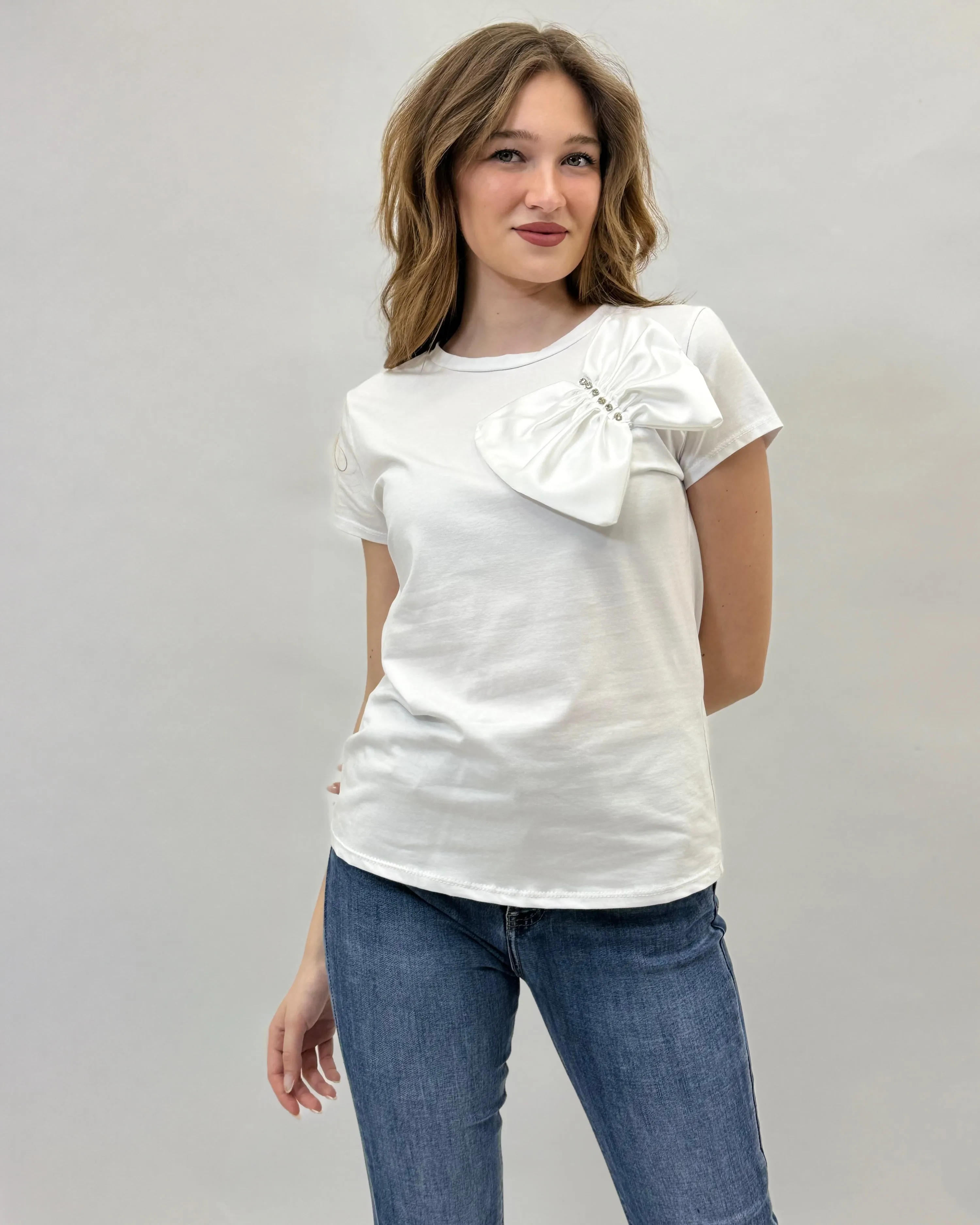 T-shirt in cotone con fiocco