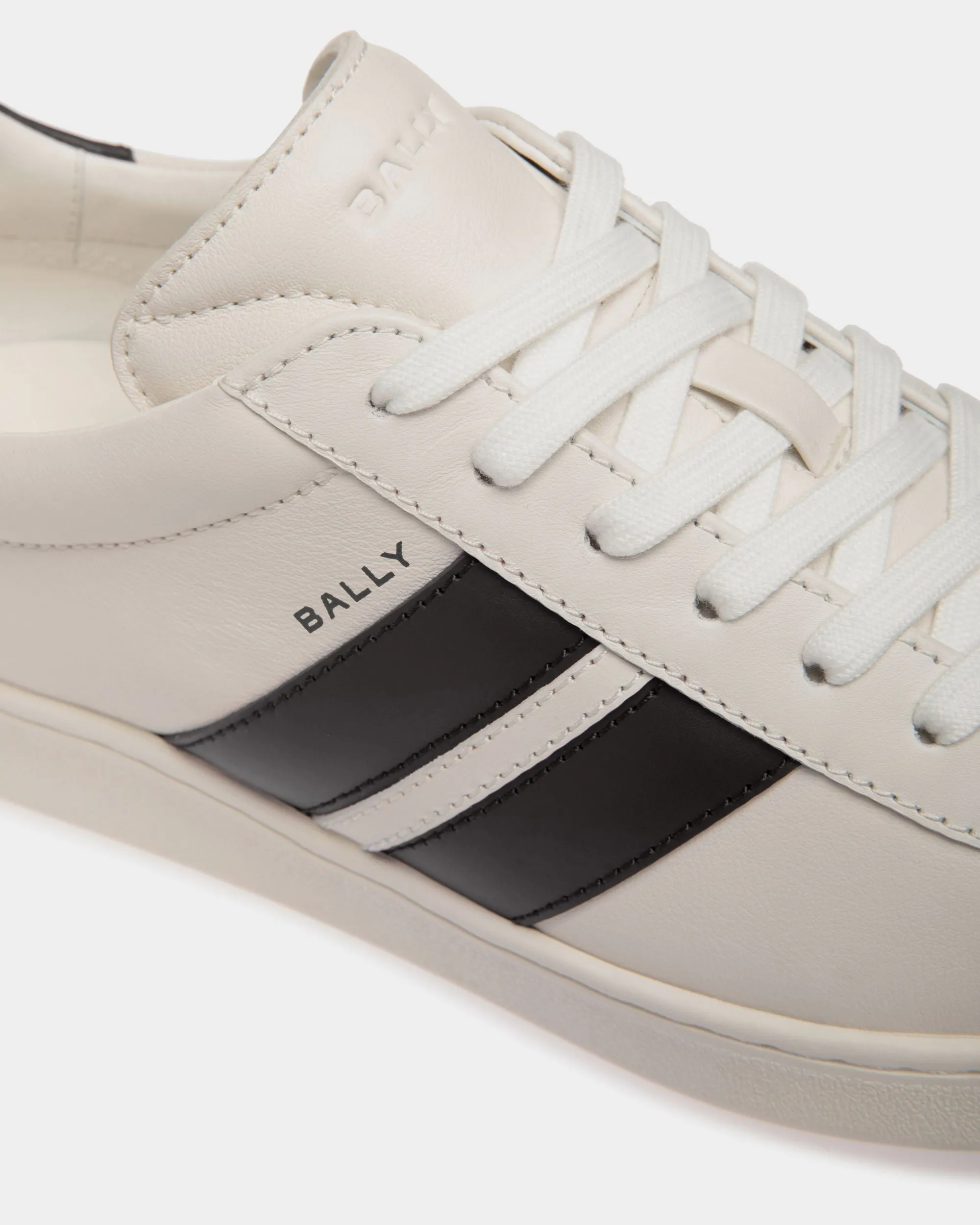 Tennis Sneaker in White and Black Leather 